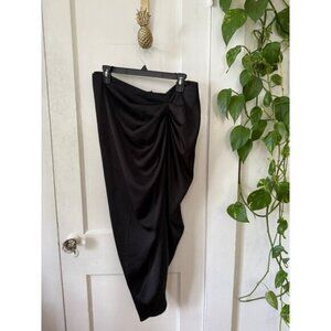 Women’s size large black silky skirt